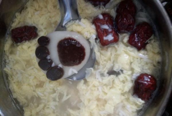 汤圆这种简单的食材，在家几分钟就能做出来，好吃健康还省钱