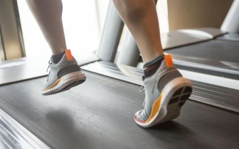 健腹轮站姿怎么练 健腹轮玩法 健腹轮多久有效果