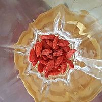减肥又养生的麦香苦荞枸杞茶的做法图解1