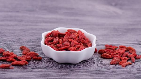 枸杞和什么一起泡水喝最好