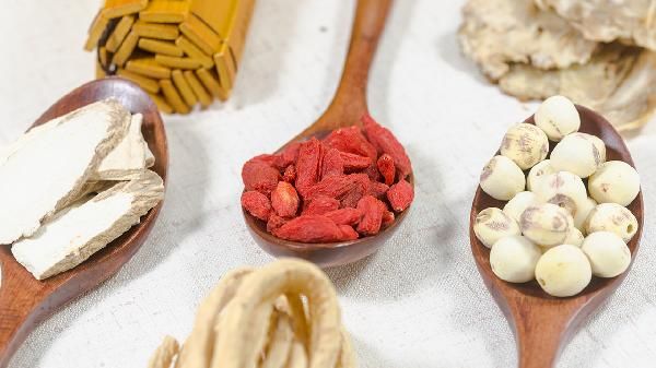 枸杞和什么一起泡水喝最好