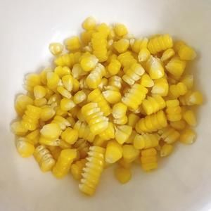 低脂健康早餐：牛奶燕麦香蕉玉米糊的做法 步骤2