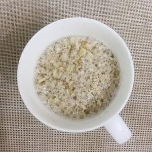 低脂健康早餐：牛奶燕麦香蕉玉米糊的做法 步骤3