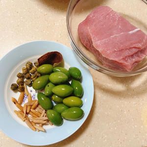 青橄榄石斛陈皮瘦肉汤的做法 步骤1