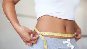 Ejercicios con palo de escoba: sorprende a tu abdomen con trucos sencillos-4