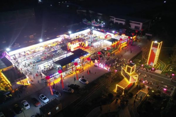青岛西海岸：王台青年创意美食集市点燃北部新城夜经济