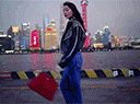 迪丽热巴与奚梦瑶携手演绎路易威登Capucines手袋