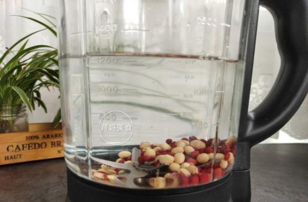 自制红豆豆浆，早餐喝一碗，营养好喝又省事，每天一杯皮肤好