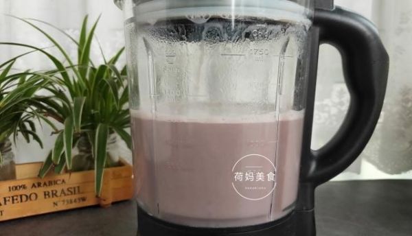 自制红豆豆浆，早餐喝一碗，营养好喝又省事，每天一杯皮肤好