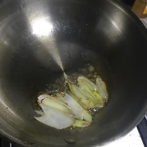 葱烧海参配红豆杂粮炒米饭的做法 步骤1