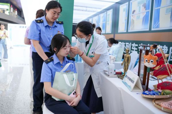 健康義診。重慶市衛(wèi)健委供圖