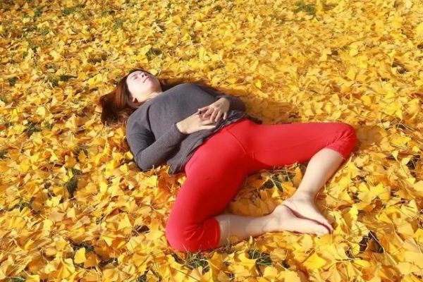 7个女性瑜伽动作每天练，让你越练越年轻！