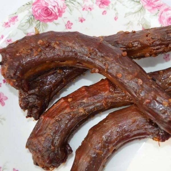 鸭脖子才是最好的下酒菜，自己做干净又卫生，据说是大厨绝密配方