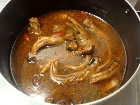 鸭脖子才是最好的下酒菜，自己做干净又卫生，据说是大厨绝密配方