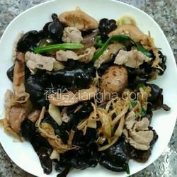 黄花菜炒木耳香菇瘦肉片的做法[图]