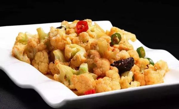 家常菜強(qiáng)力推薦：花菜炒木耳，