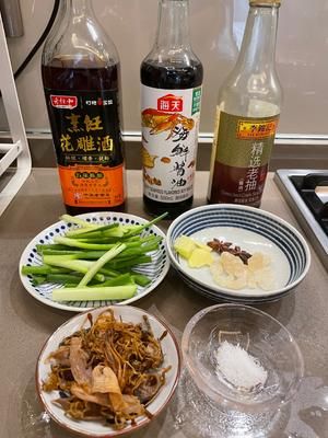（家庭版）黄花菜炖肉的做法 步骤2