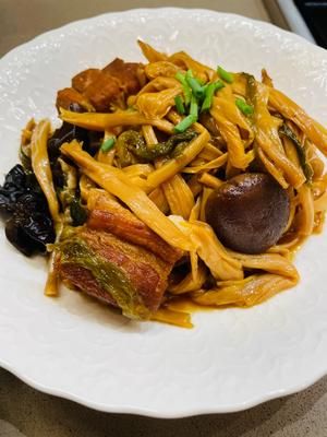 （家庭版）黄花菜炖肉的做法 步骤7