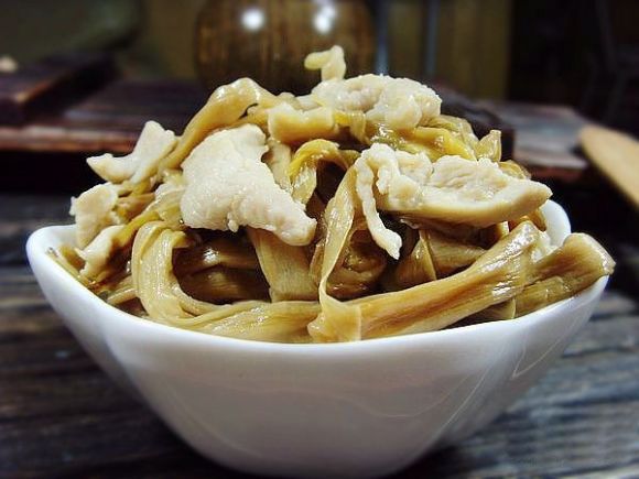 香菇黃花菜燉雞---強(qiáng)壯身體抗衰老