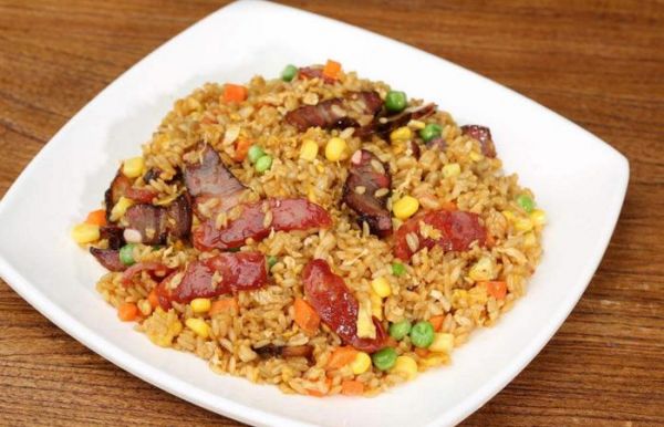 宵夜攤最常點的四道炒飯,你吃宵夜時會點哪一種口味的?
