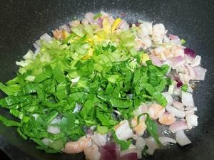 蝦仁青菜蛋炒飯的做法 步驟3