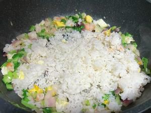 蝦仁青菜蛋炒飯的做法 步驟5