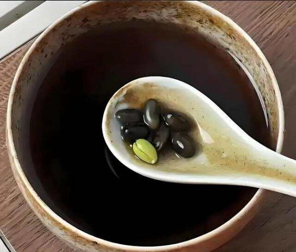 黑豆這樣搭，效果翻倍！8種吃法補(bǔ)腎、安眠、降血脂，快收藏！