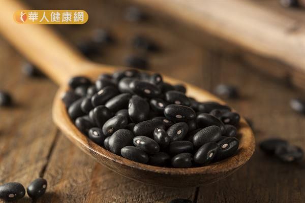 研究發(fā)現(xiàn)攝取黑豆萃取物合併高纖、低膽固醇的飲食，對(duì)於預(yù)防腹部肥胖有正面的效果。