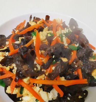 健康美味，日本豆腐木耳胡蘿卜湯（以健康為主旨）