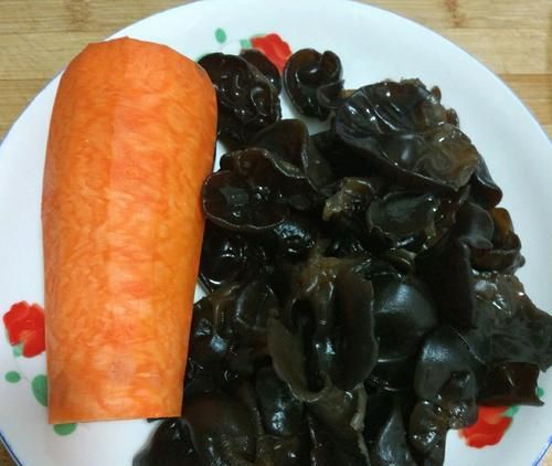 健康美味，日本豆腐木耳胡蘿卜湯（以健康為主旨）