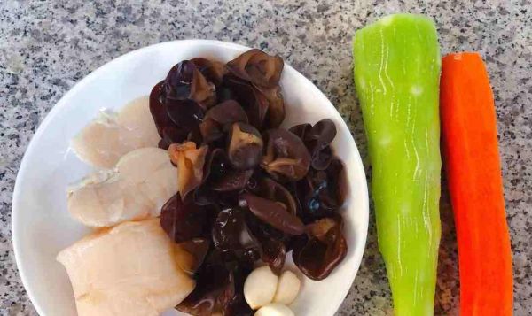 健康美味，日本豆腐木耳胡蘿卜湯（以健康為主旨）