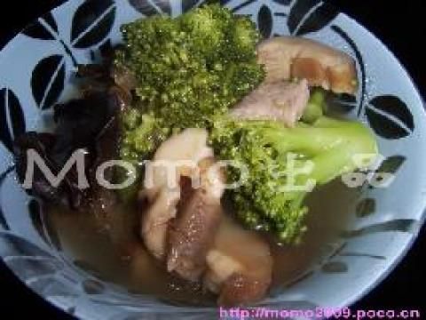 西蘭花香菇木耳肉片湯做法
