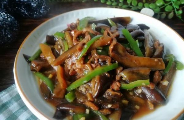 教你一个做茄子省油、少油的小技巧，简单实用，味道又香又下饭
