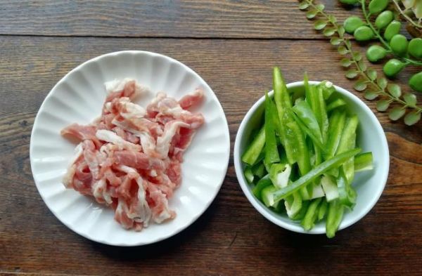 教你一个做茄子省油、少油的小技巧，简单实用，味道又香又下饭
