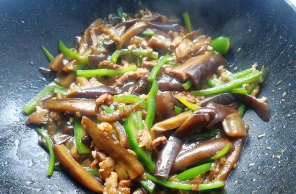 教你一个做茄子省油、少油的小技巧，简单实用，味道又香又下饭