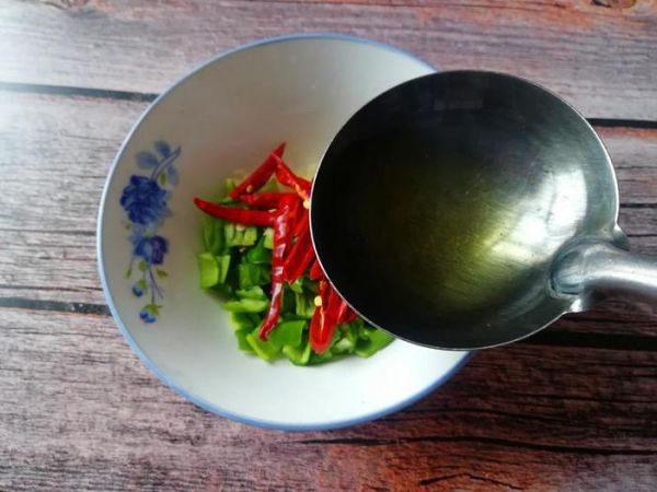夏天,茄子适合这样吃,不用炒,不用炸,少油烟,吃着清淡又美味