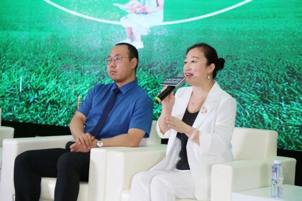 “助力青少年健康成长公益论坛”暨得高地板健康家居新品发布会隆重举行_3