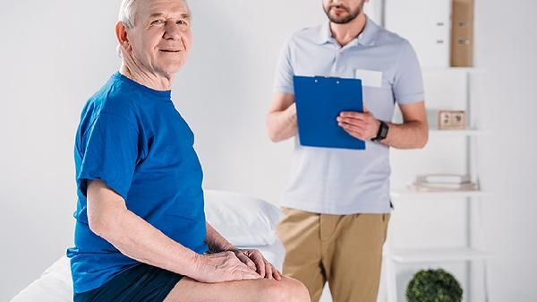 桃子是高血糖的“催化剂”？医生：老人少吃些桃，换成这几物更好