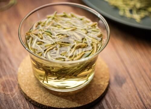 金银花茶的功效与作用——清咽降火的良方