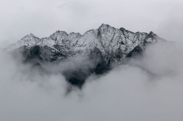 4k-wallpaper-adventure-climb-691668.jpg
