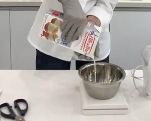 如何延长开封淡奶油的保质期的做法 步骤2