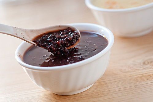 100克粥（或黑米粥）和100克饭的热量哪个高