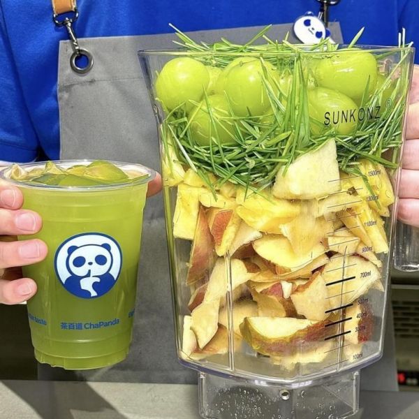 “吃草”風(fēng)刮到了茶飲屆，茶百道新品為消費者帶來健康新選擇