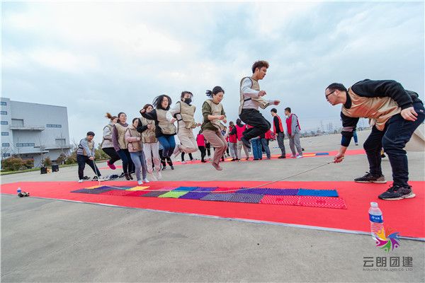 指压板挑战—团建活动—扬州拓展训练