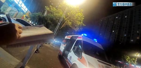女子吃菌中毒后看到满地都是白蛇 幻视惊动警方救助
