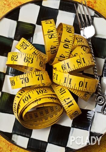 手脚并用沙发减肥操