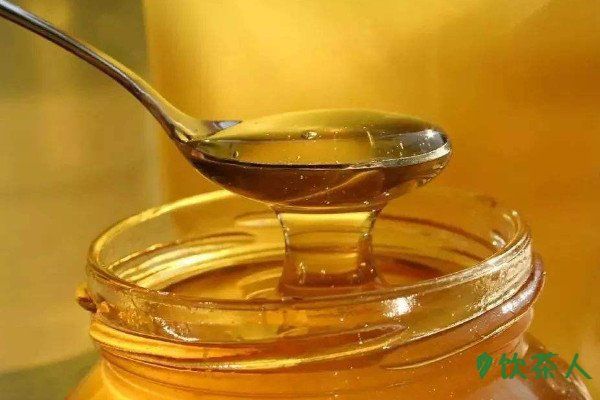 蜂蜜泡水溫度多少最好，水溫控制在40-60度為宜