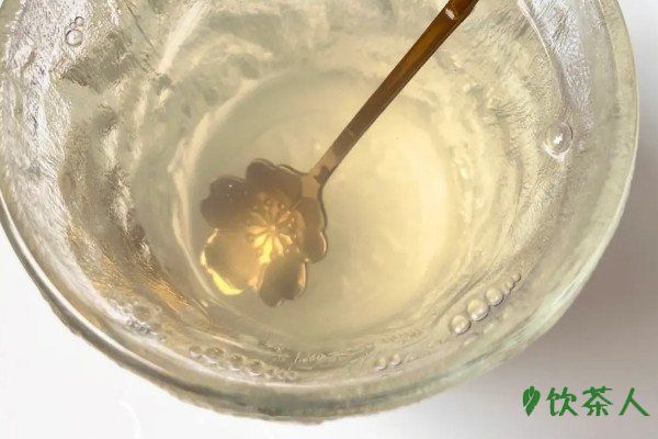 蜂蜜泡水溫度多少最好，水溫控制在40-60度為宜