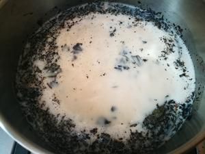 內(nèi)蒙咸奶茶（健康低脂，懶人無茶包版，附撈茶葉小竅門）的做法 步驟2