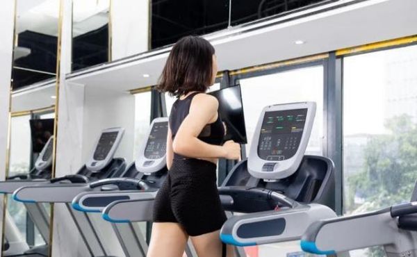 女人练肌肉有多香？3个动作变强，健康翻倍